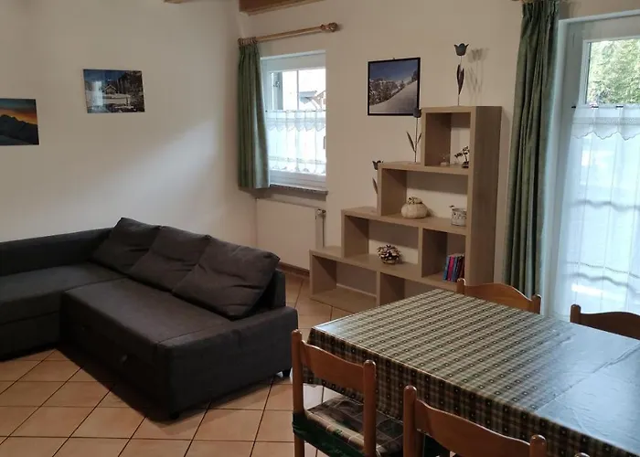 Cesa Stefi アパート カナツェーイ